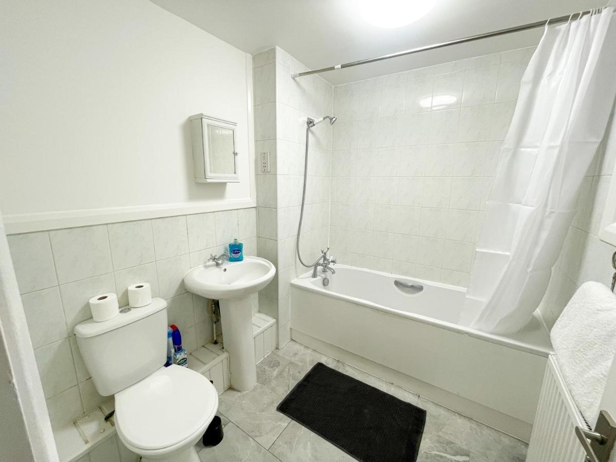 לונדון 134 Kilburn Road Apartment מראה חיצוני תמונה